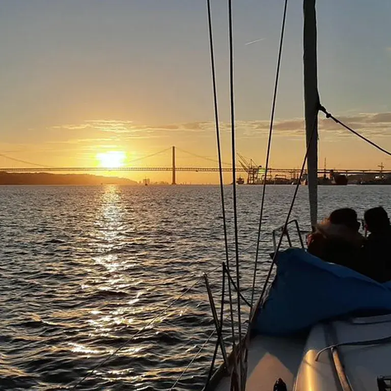 2-Hour Sailing Cruise in Lisbon for Small Groups with Drinks and Snacks · publisher image