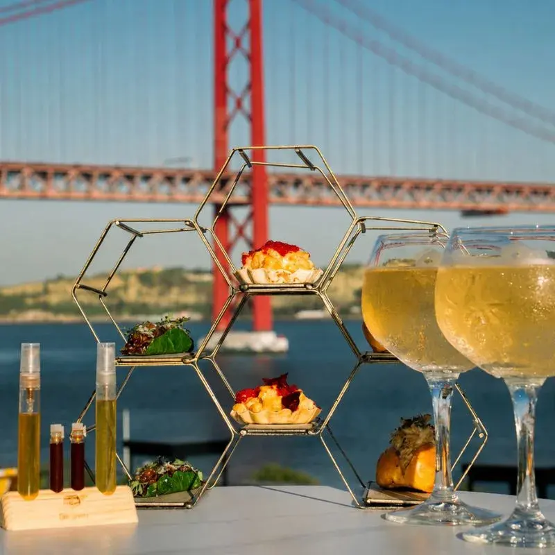 Gin O’Clock at ICON Bar & Rooftop · publisher image