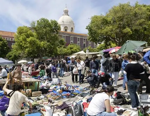 Feira da Ladra (Flea Market) · publisher image