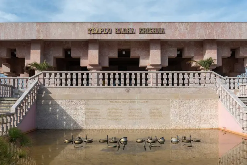 Visitas ao Templo Radha Krishna · publisher image