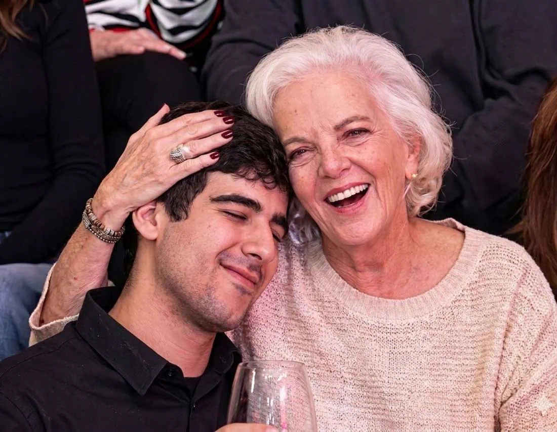 Actors pictured in the Imitação dos Pássaros programme image