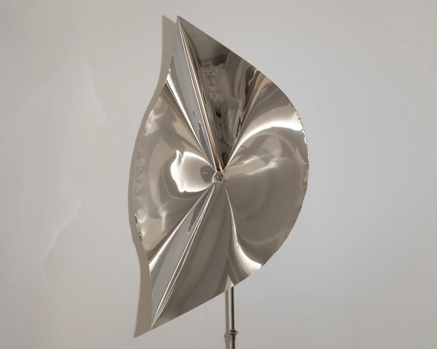 A reflective metal sound sculpture by João Pimenta Gomes in the official New Age programme photograph