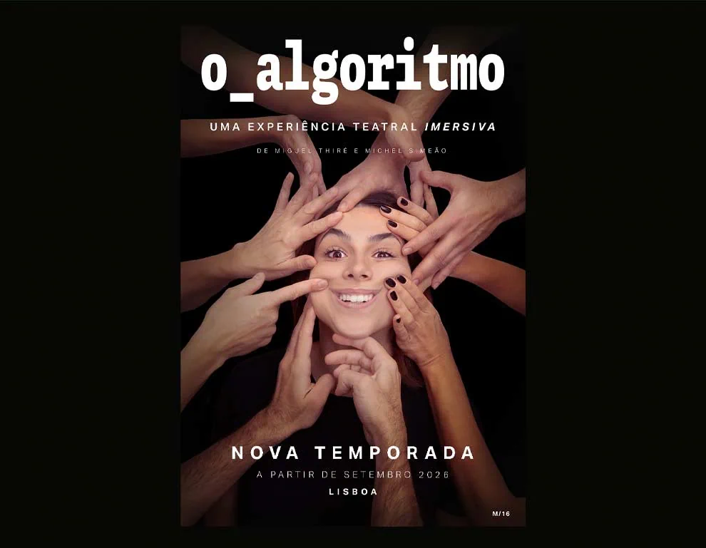 Official O Algoritmo theatre poster for the 2026 Lisbon season