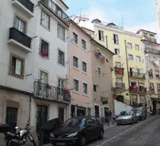 Rua dos Remédios · street setting