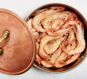 Prawns in a copper serving pan at Cervejaria Ramiro
