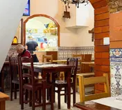 The tiled archway and dining room at Forninho Saloio