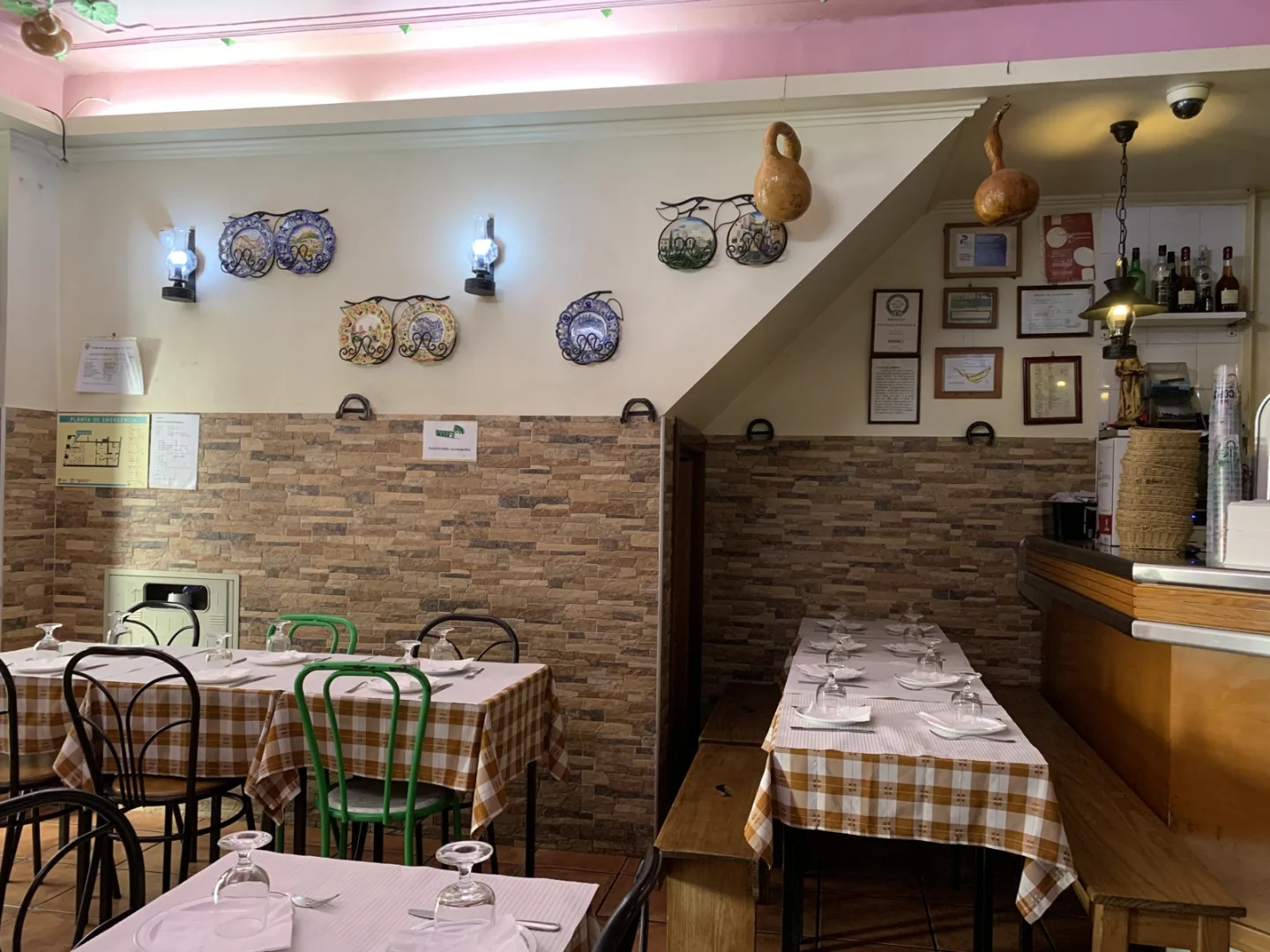 The traditional dining room at Casa Cabaças