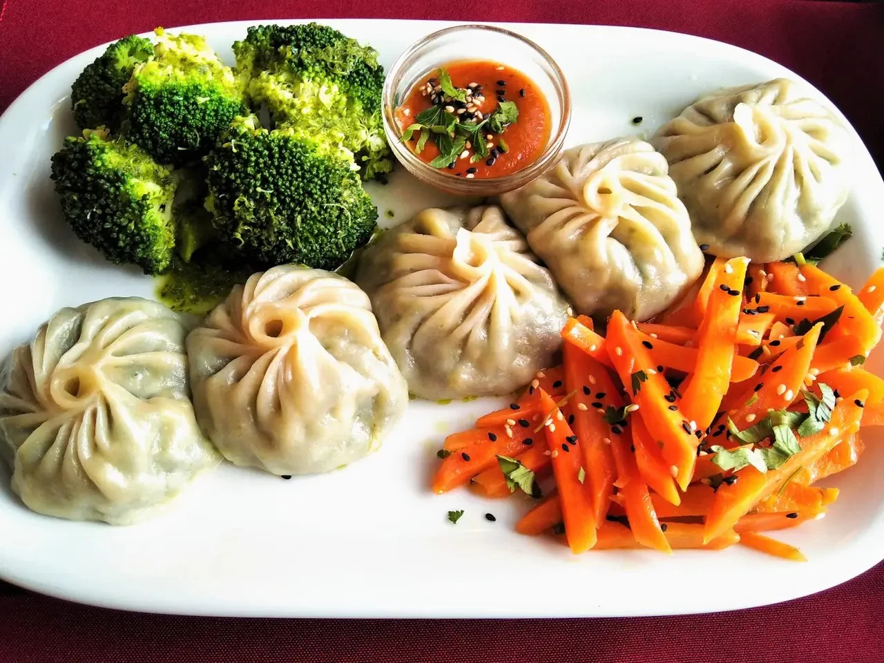 Tibetan dumplings and vegetables at Os Tibetanos