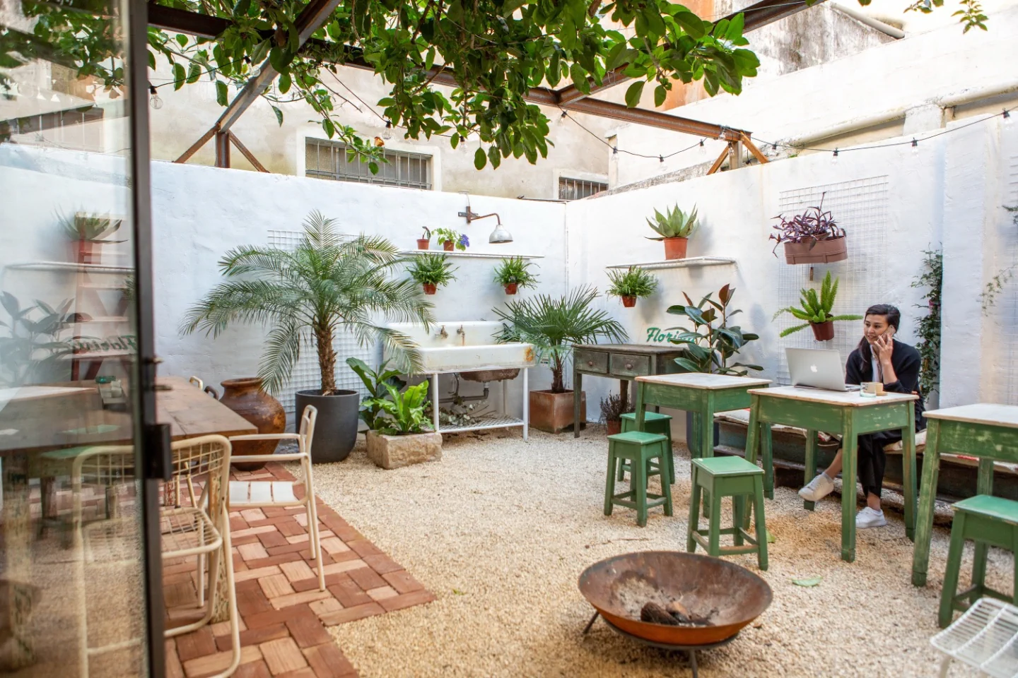 The planted courtyard at Marquise da Mobler