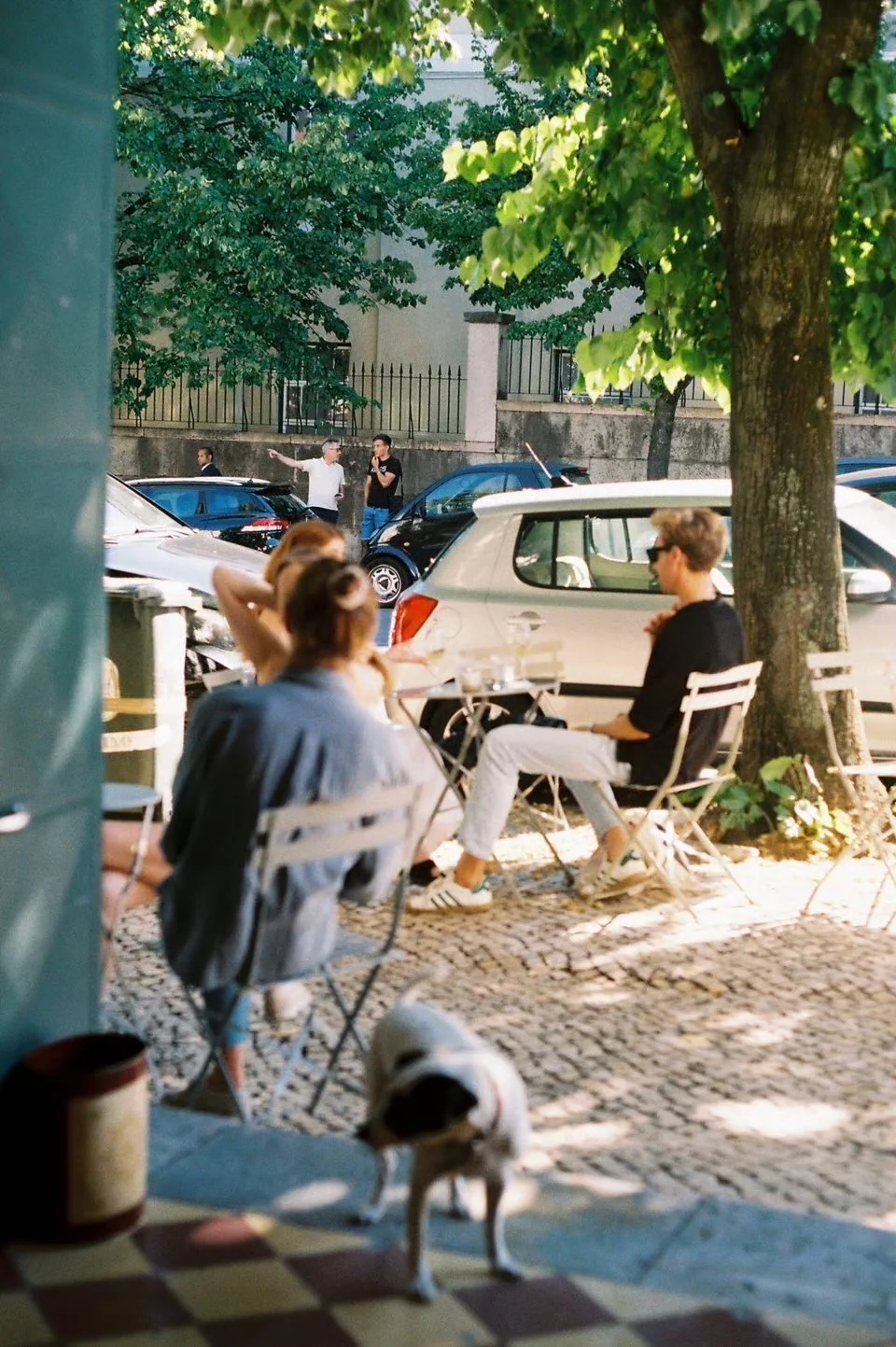 Outdoor tables beside the street at Salty Floor in Belém